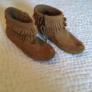 Girls Minnetonka suede boots